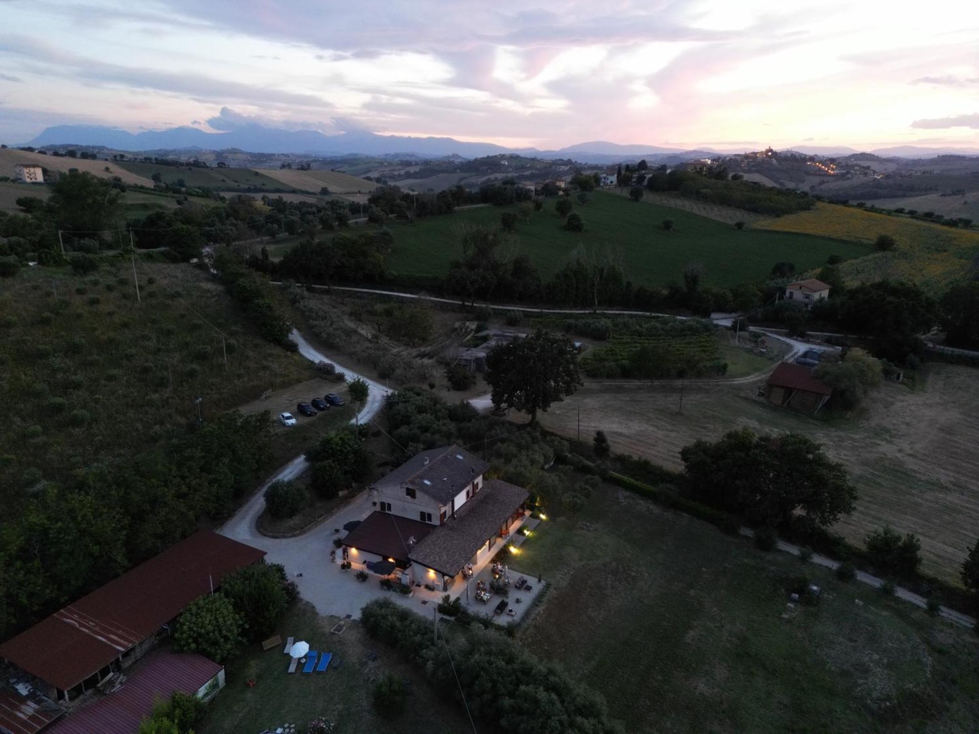 Gastronomic B&B Carlocarla Monte San Pietrangeli Exteriör bild